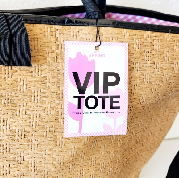 BBW Straw Beach Tote Crossbody - Picture 13 of 13